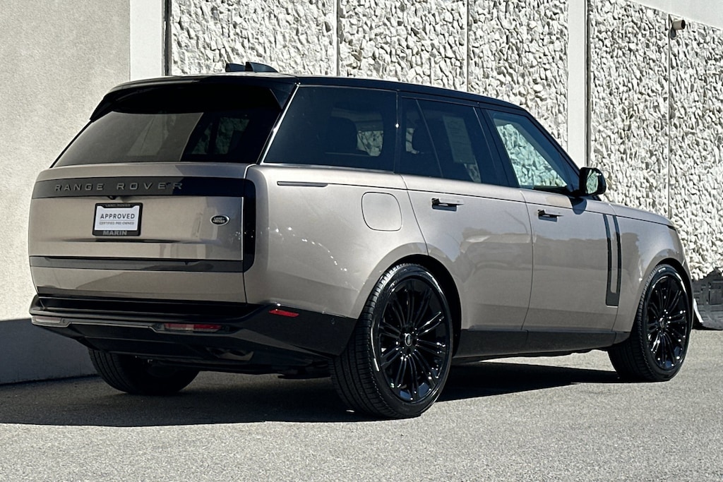 2023 Land Rover Range Rover SE photo 2