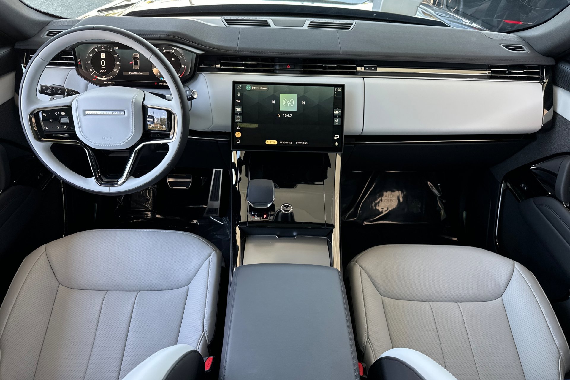 2025 Land Rover Range Rover Sport SE photo 3