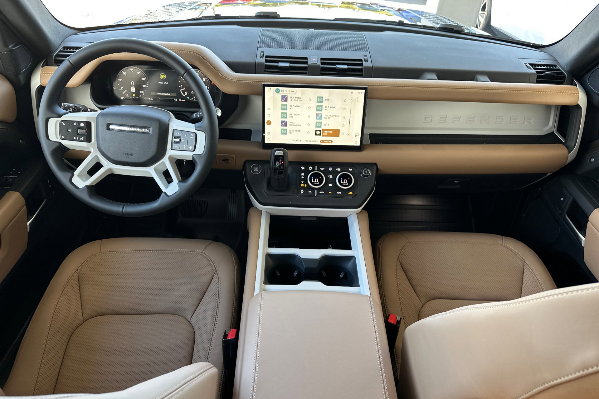2025 Land Rover Defender 90 X-Dynamic SE photo 3