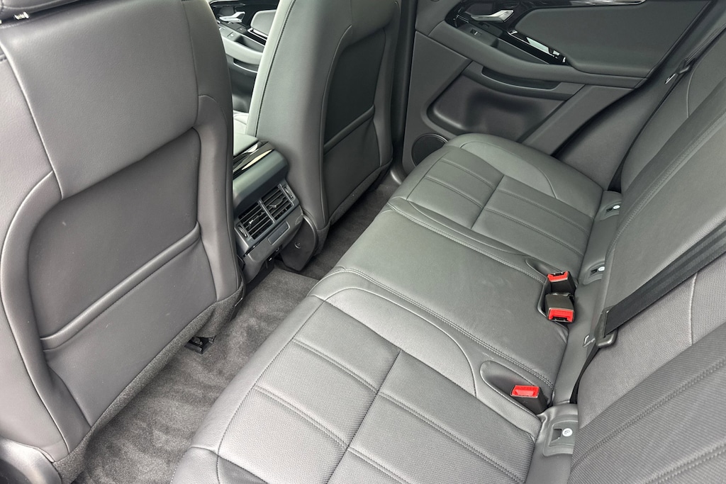 2026 Land Rover Range Rover Evoque Dynamic SE photo 2