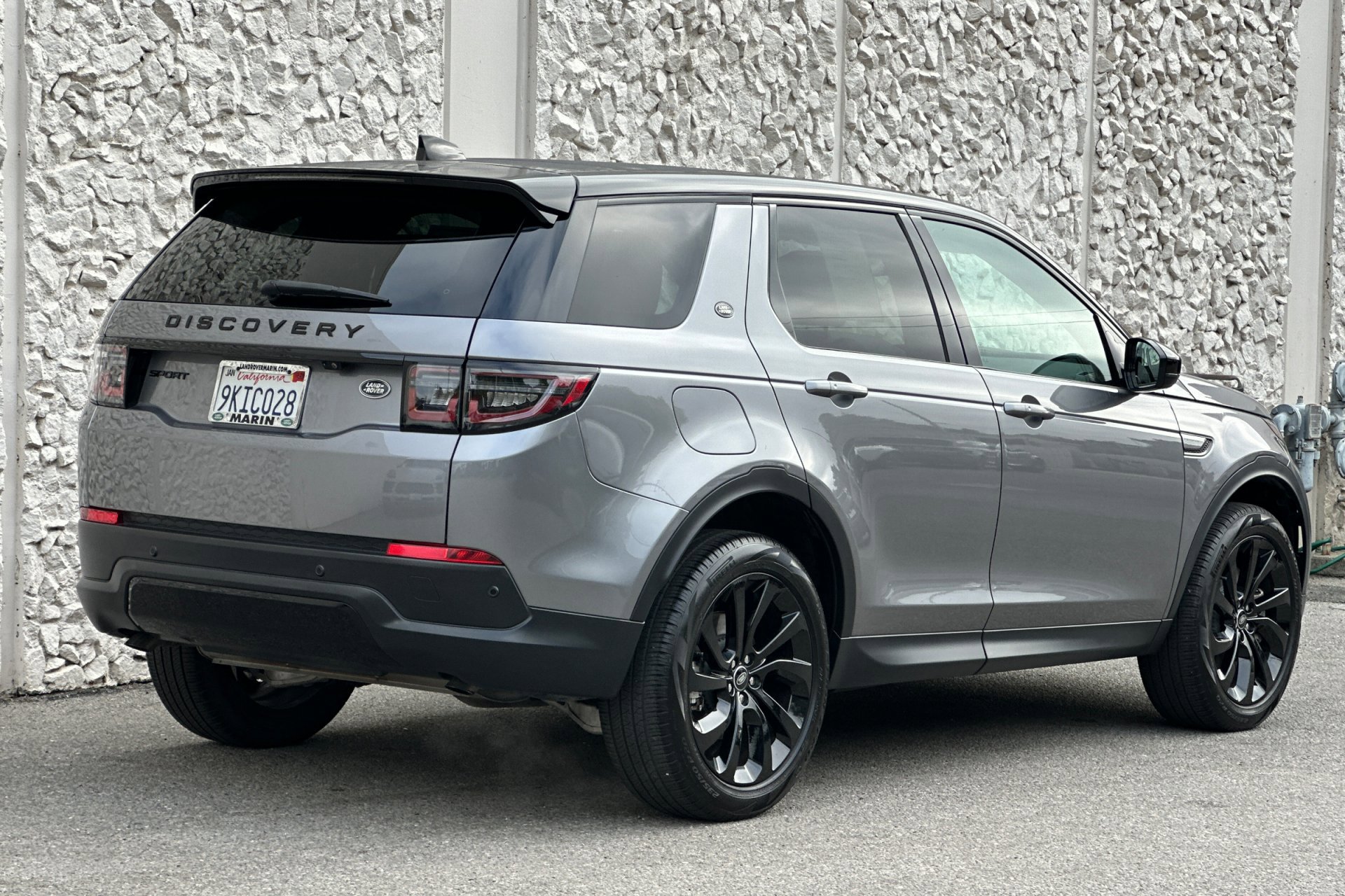 2023 Land Rover Discovery Sport SE photo 2