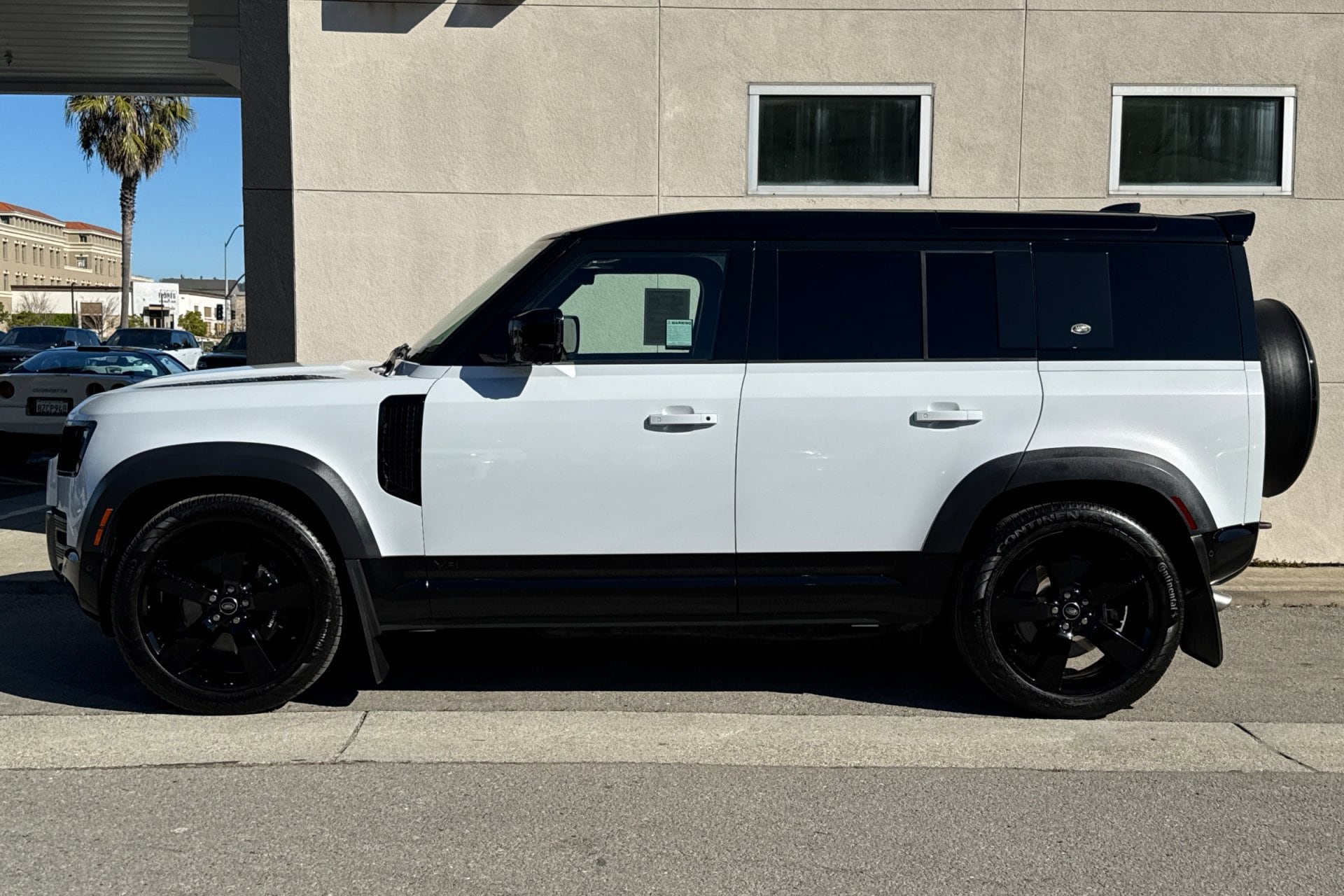 2023 Land Rover Defender V8 photo 4