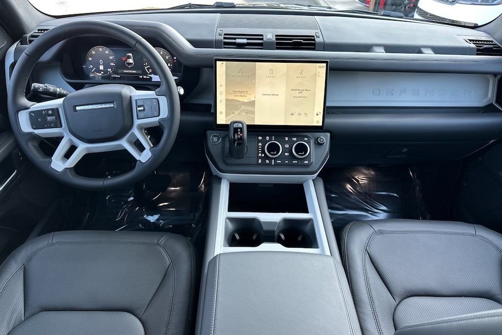 2026 Land Rover Defender 110 X-Dynamic SE photo 3