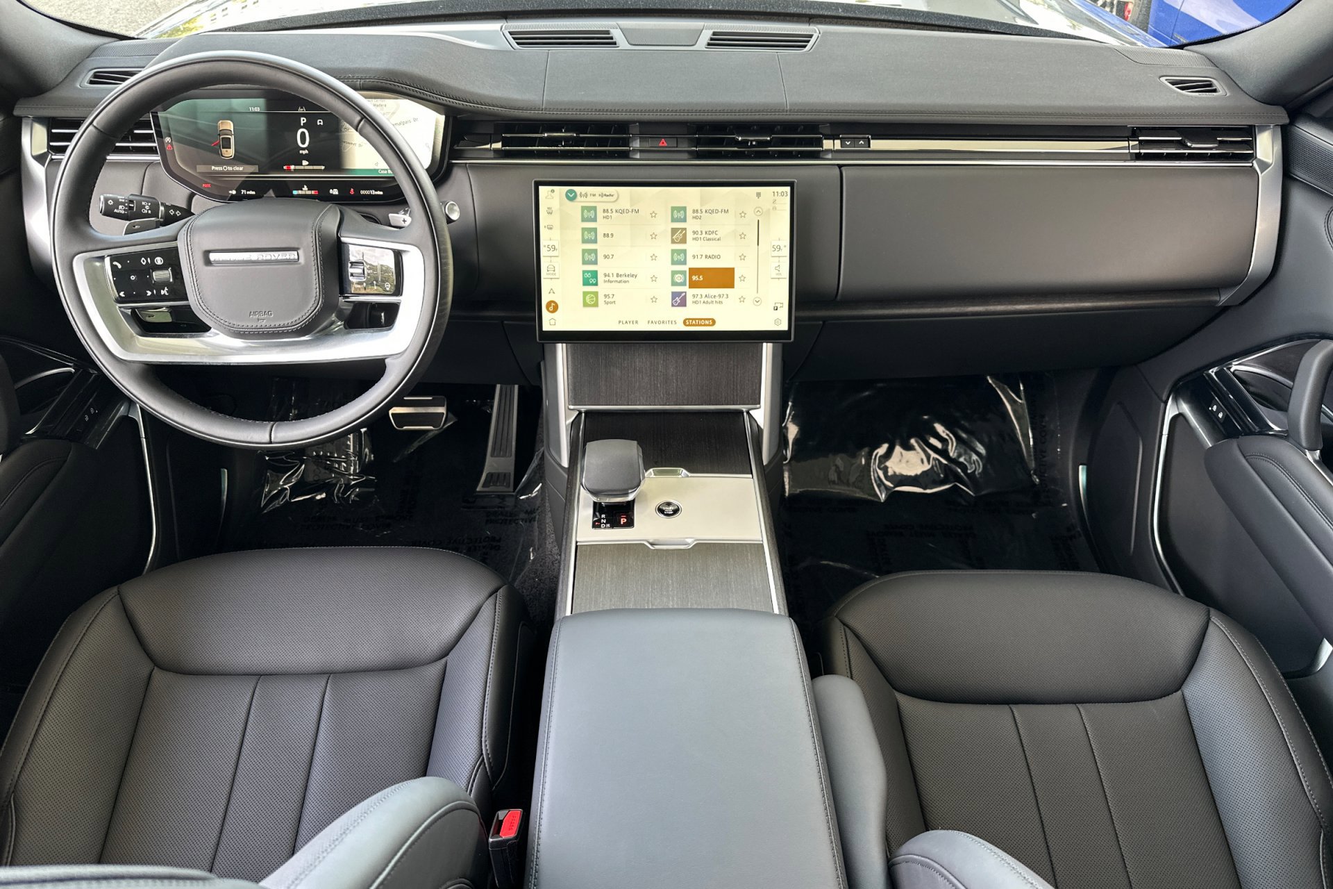 2025 Land Rover Range Rover SE photo 3