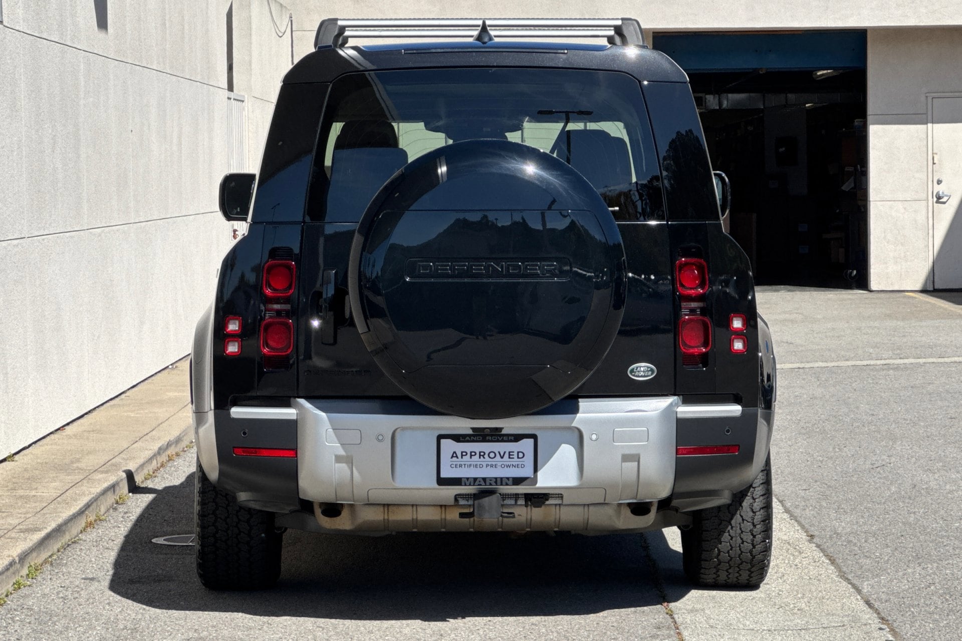 2023 Land Rover Defender S photo 6