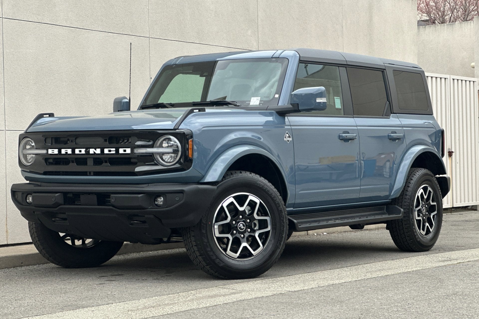 2025 Ford Bronco 4-Door Outer Banks