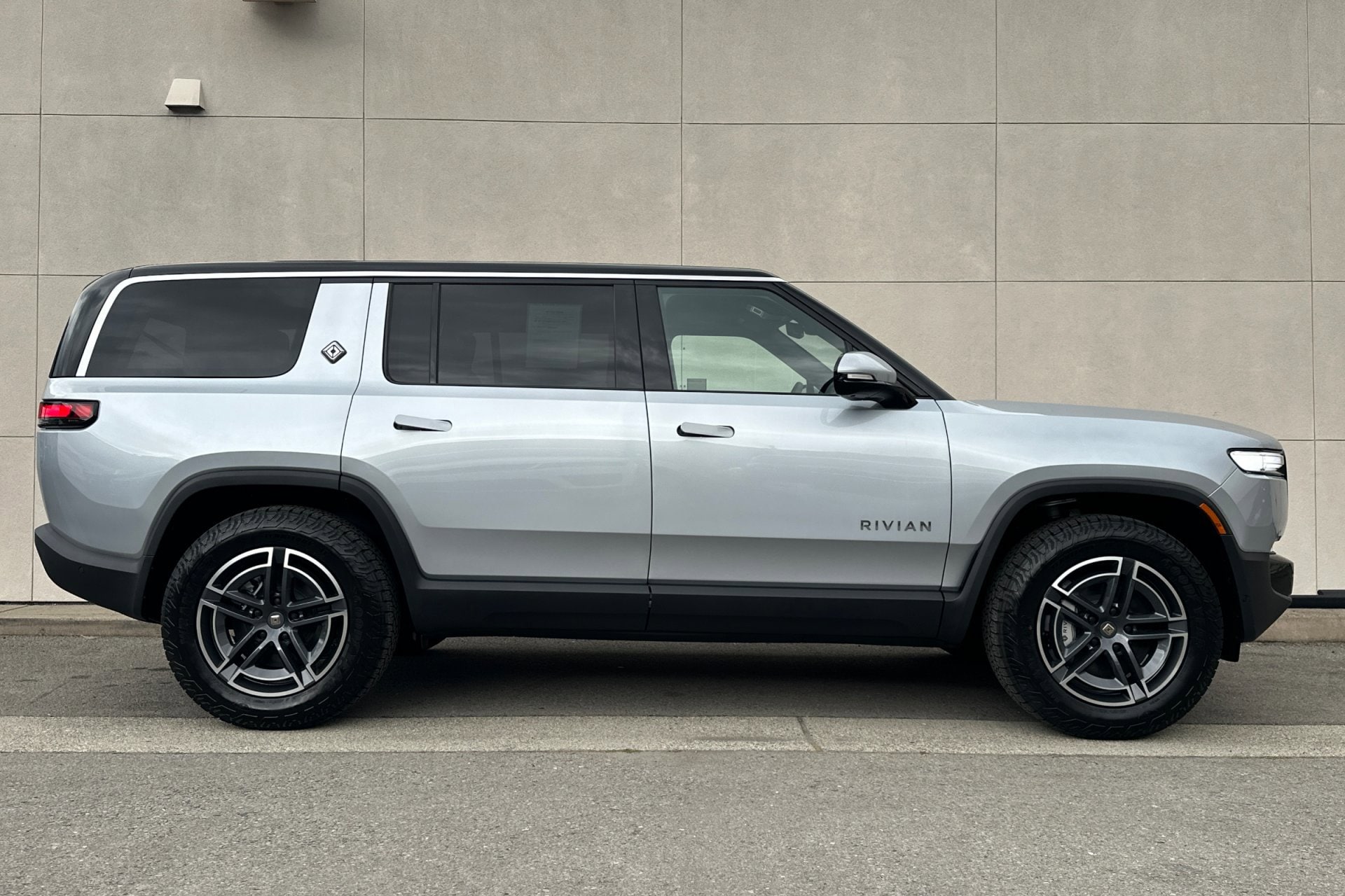 2026 Rivian R1S Dual-Motor Standard Pack photo 3