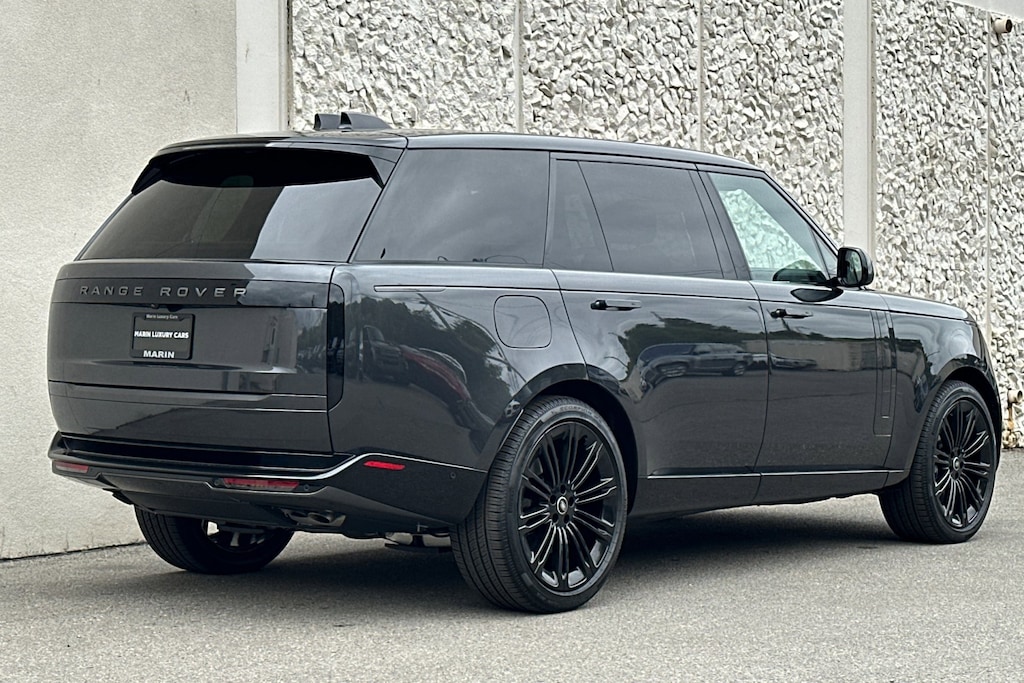 New 2025 Land Rover Range Rover SE SUV