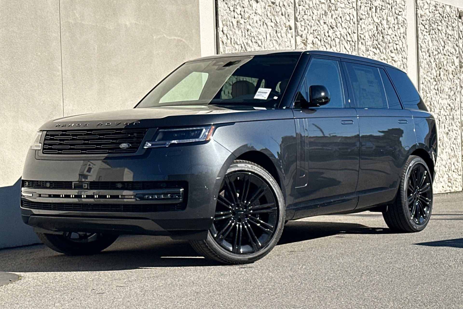 2026 Land Rover Range Rover SE's photo