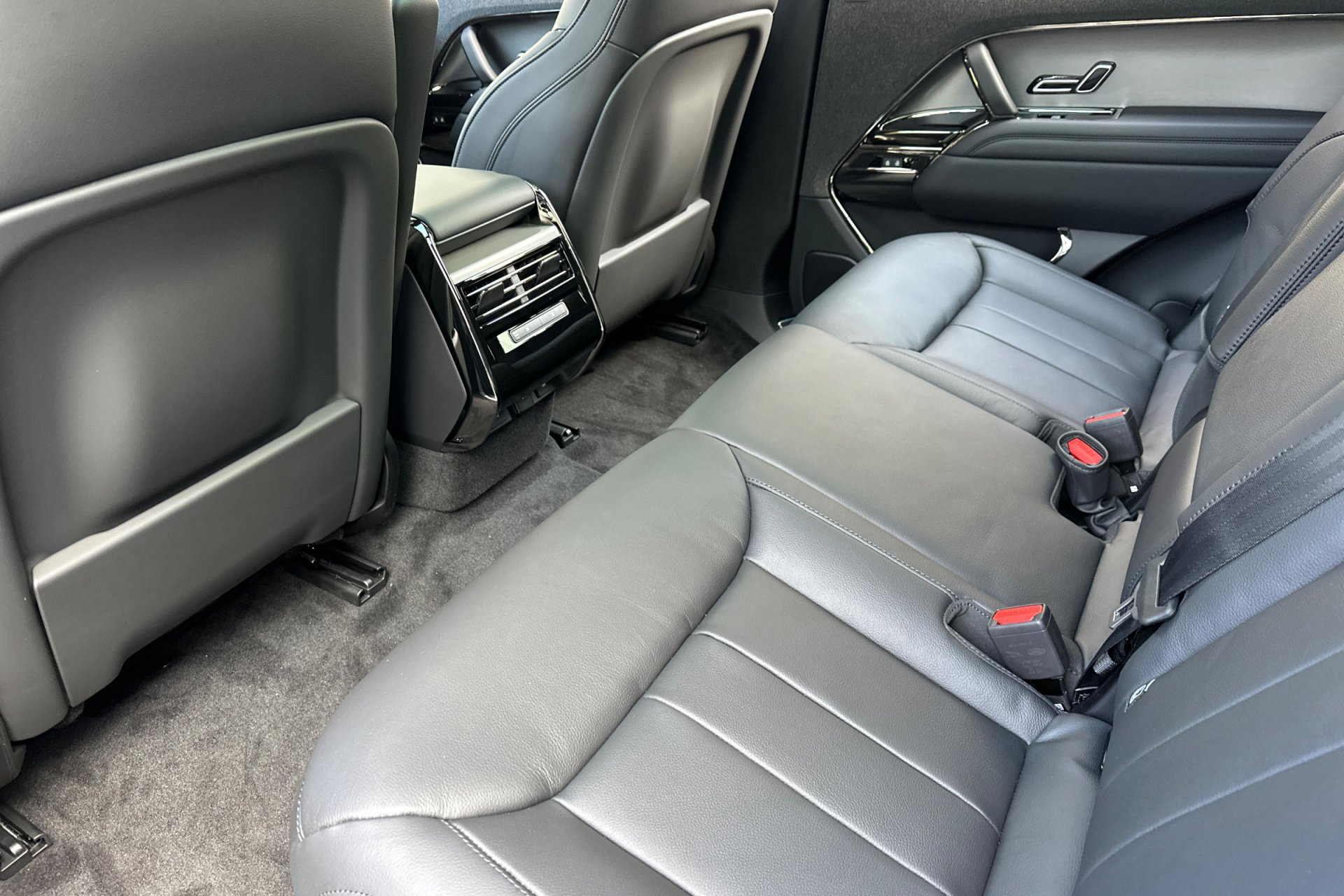 2025 Land Rover Range Rover Sport P530 Autobiography photo 4