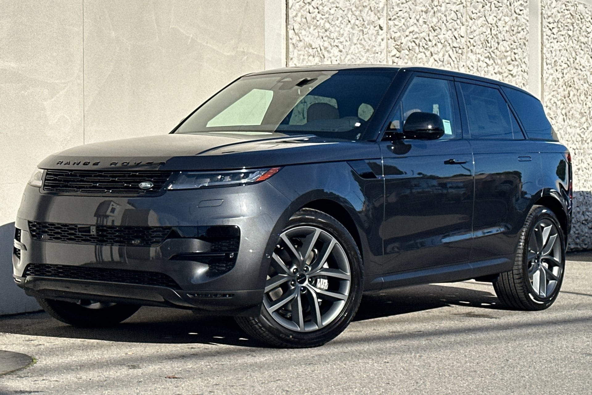 2026 Land Rover Range Rover Sport SE's photo