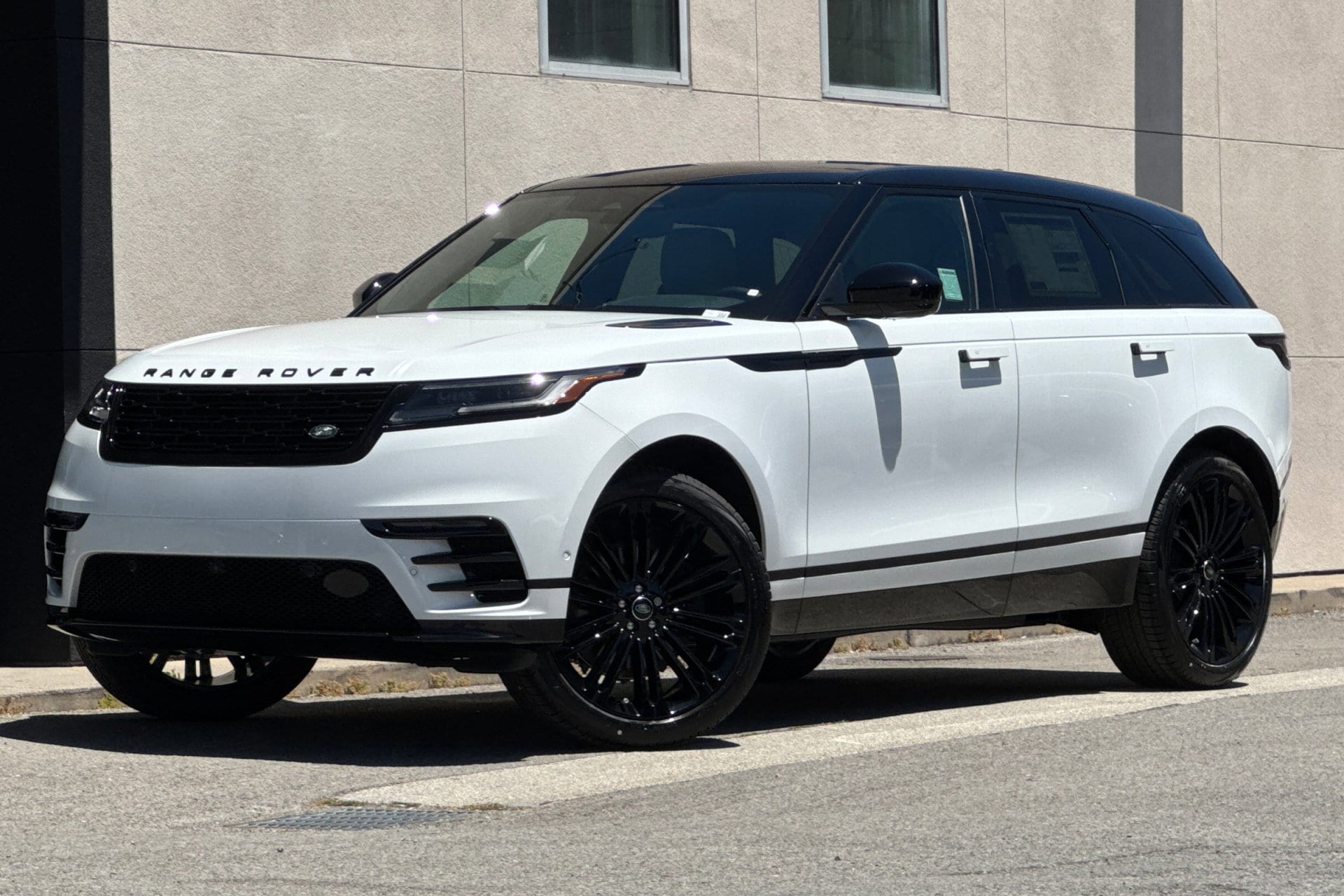 2026 Land Rover Range Rover Velar P250 Dynamic SE's photo