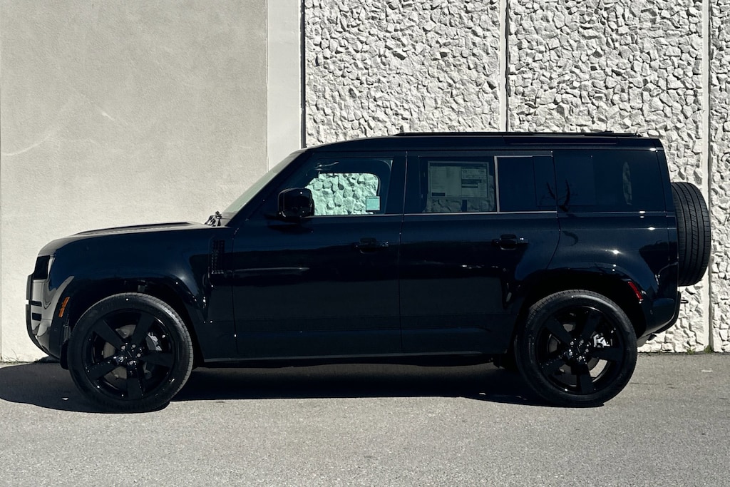 2026 Land Rover Defender 110 X-Dynamic SE photo 4