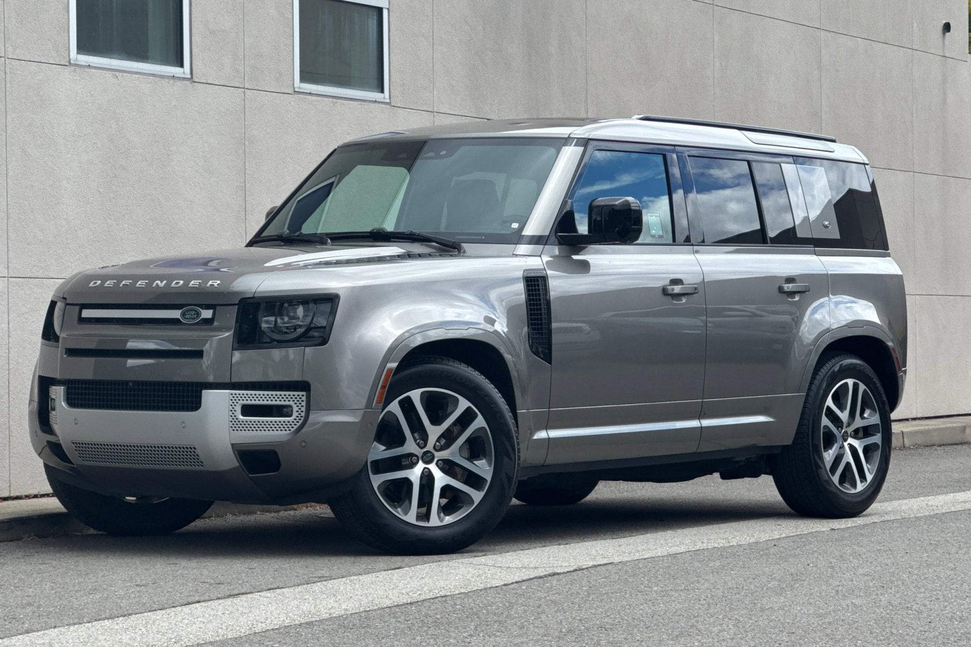 2022 Land Rover Defender XS Edition's photo