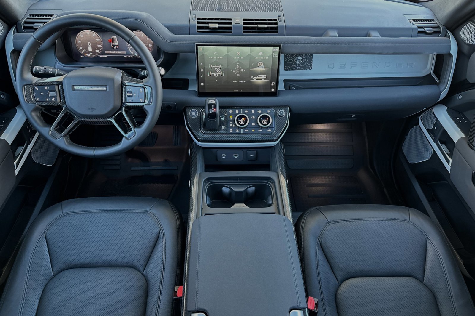 2023 Land Rover Defender SE photo 3
