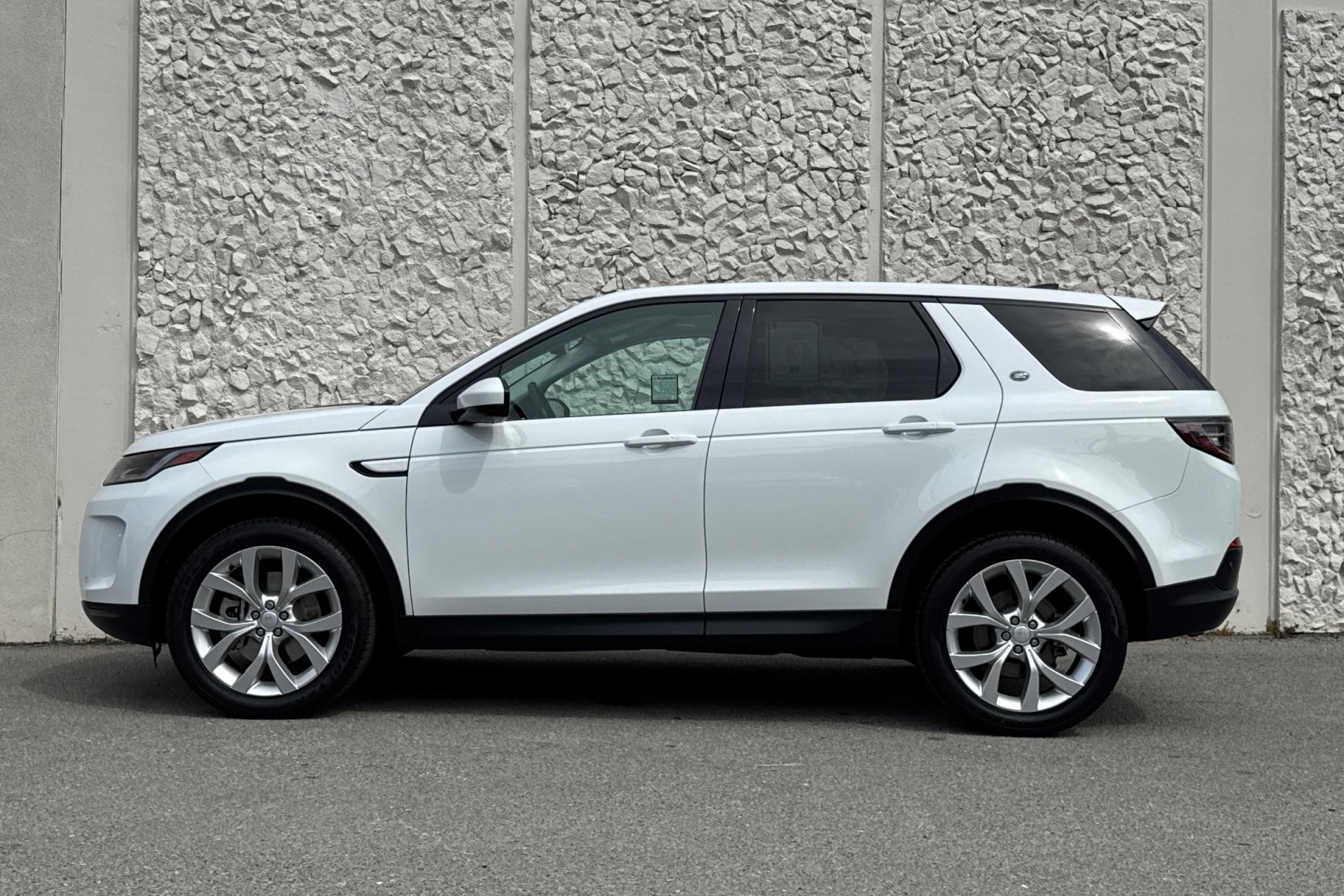 2023 Land Rover Discovery Sport SE photo 4