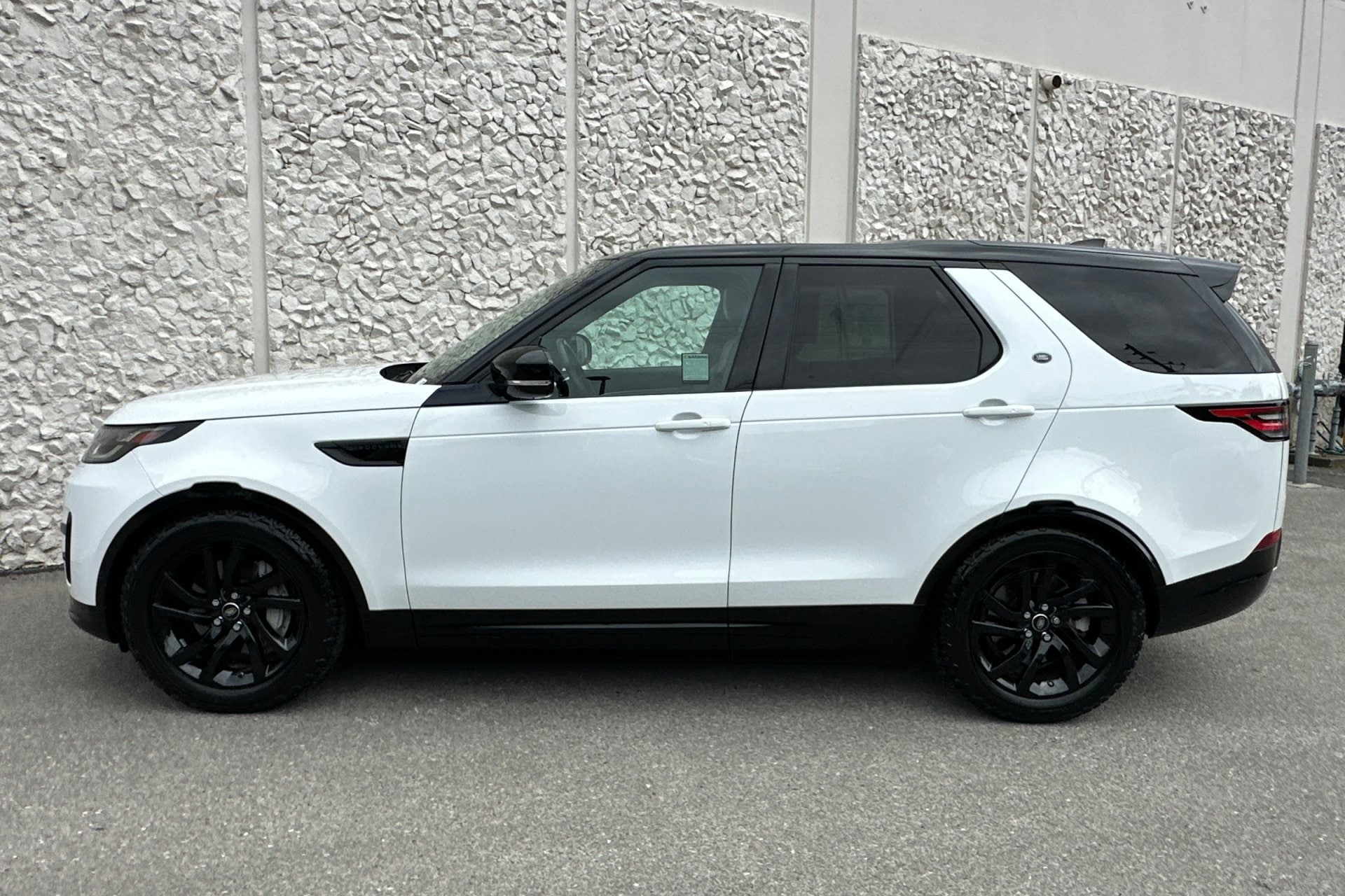 2020 Land Rover Discovery Landmark Edition