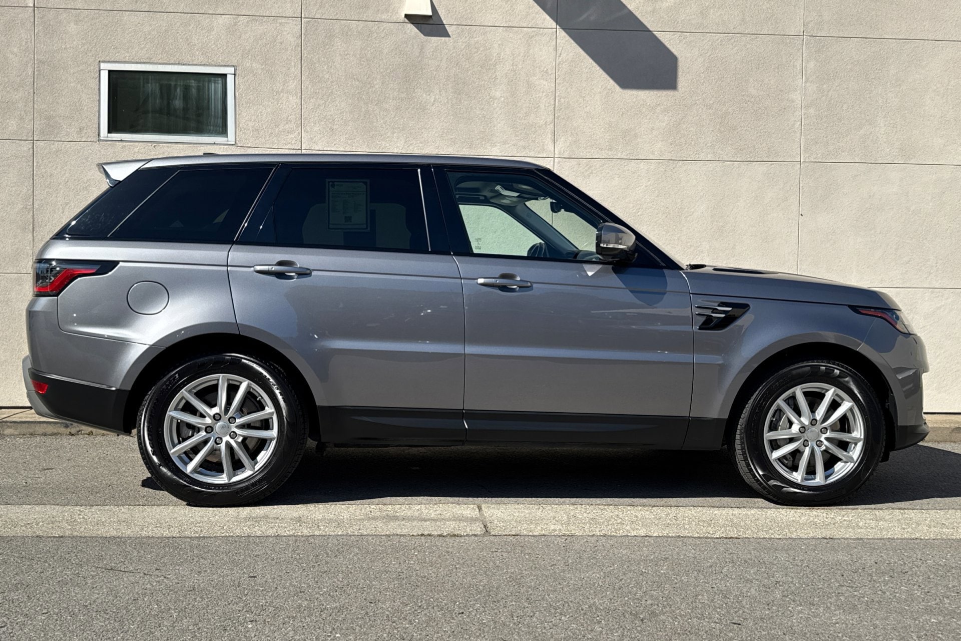 2021 Land Rover Range Rover Sport SE photo 3