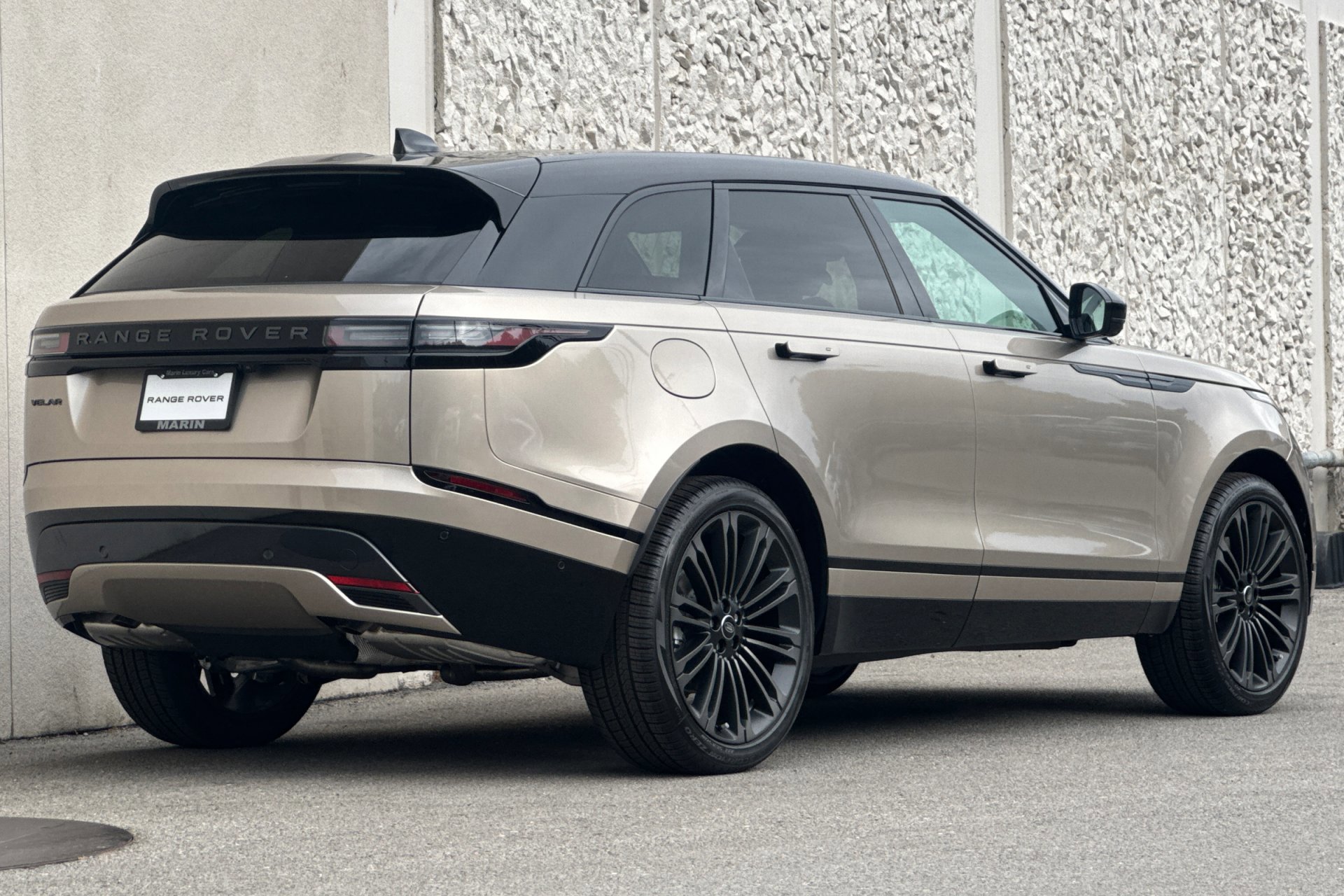 2026 Land Rover Range Rover Velar SE photo 2