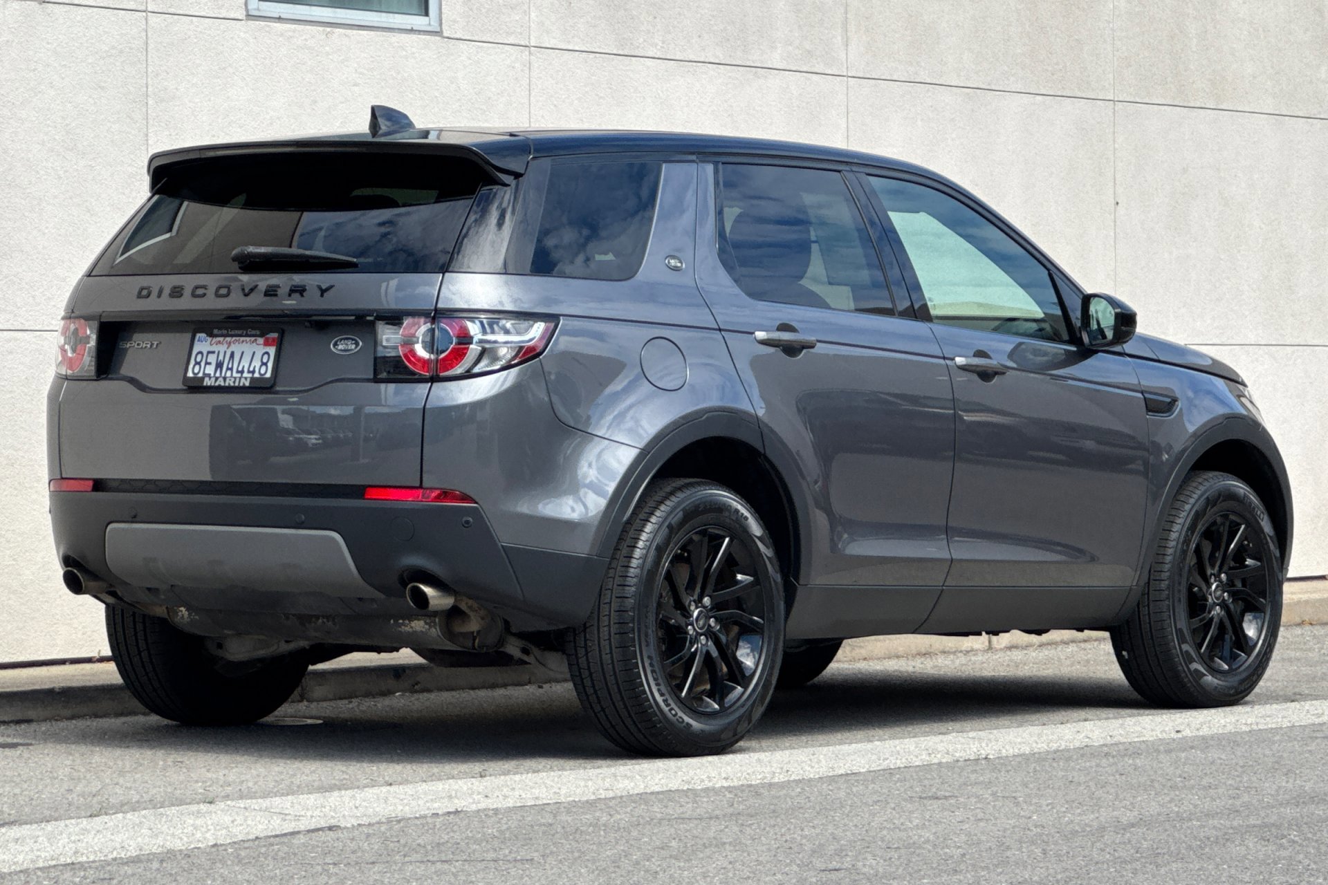 2018 Land Rover Discovery Sport SE photo 2