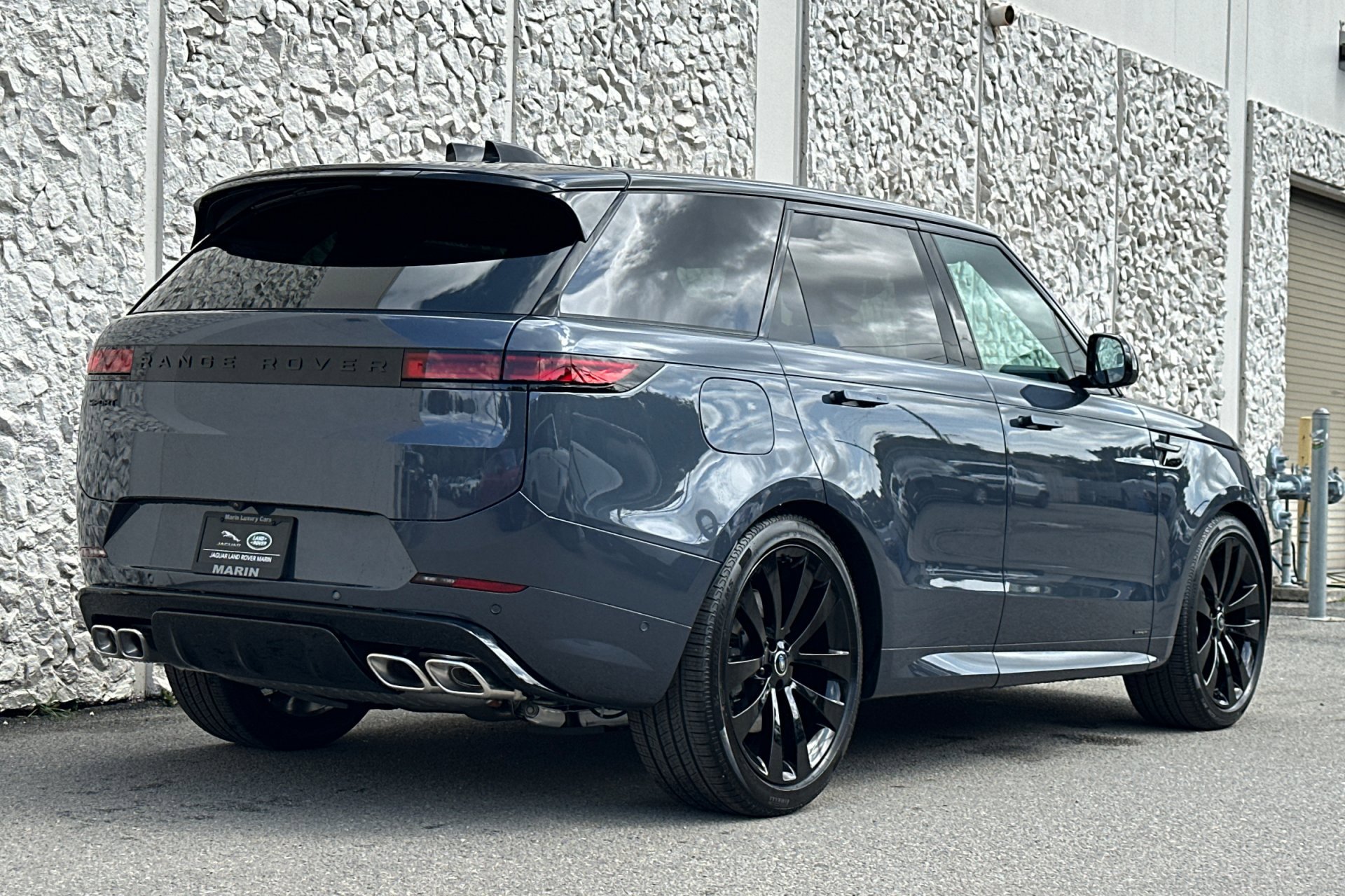 2025 Land Rover Range Rover Sport P530 Autobiography photo 2