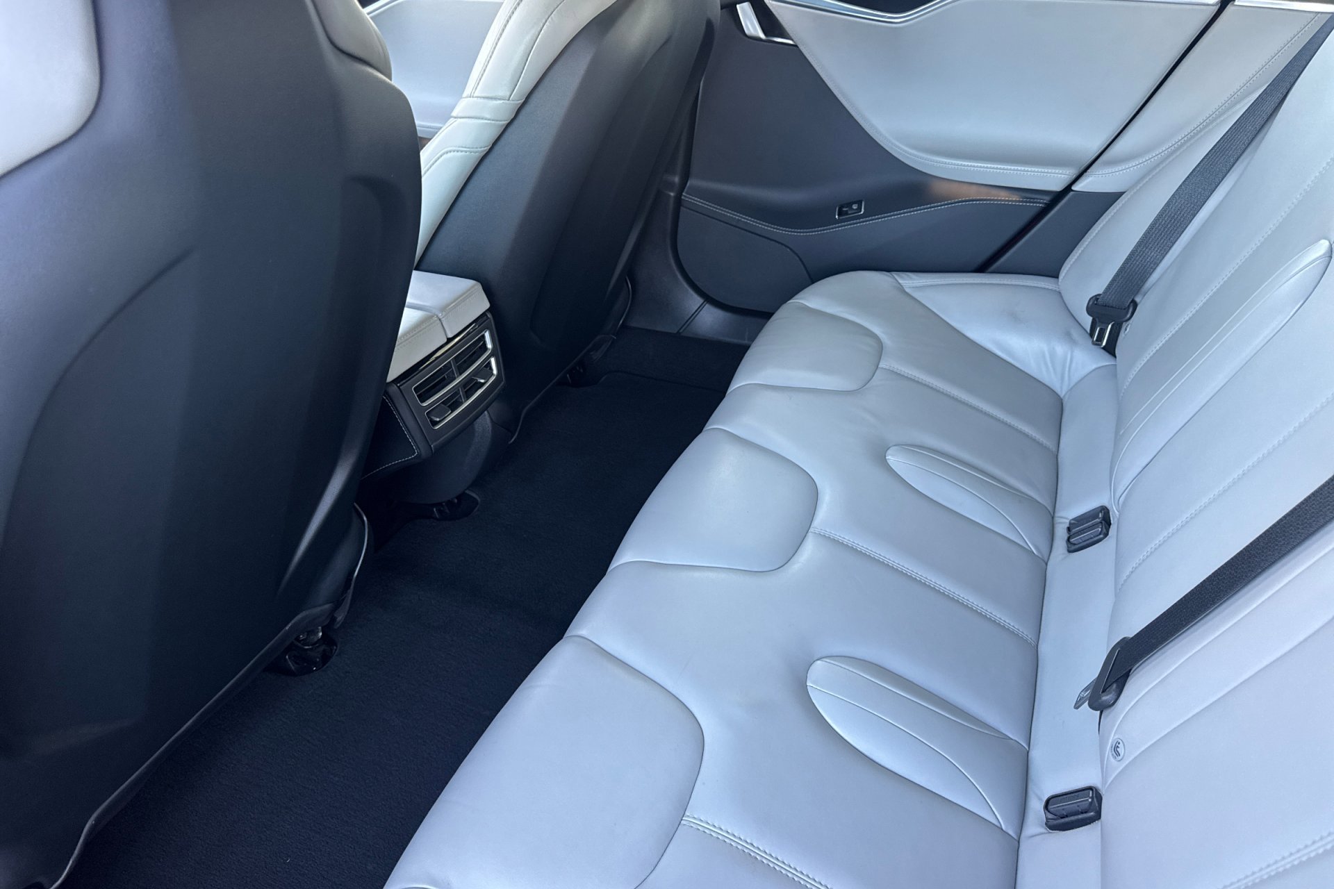 2016 Tesla Model S 85D photo 4