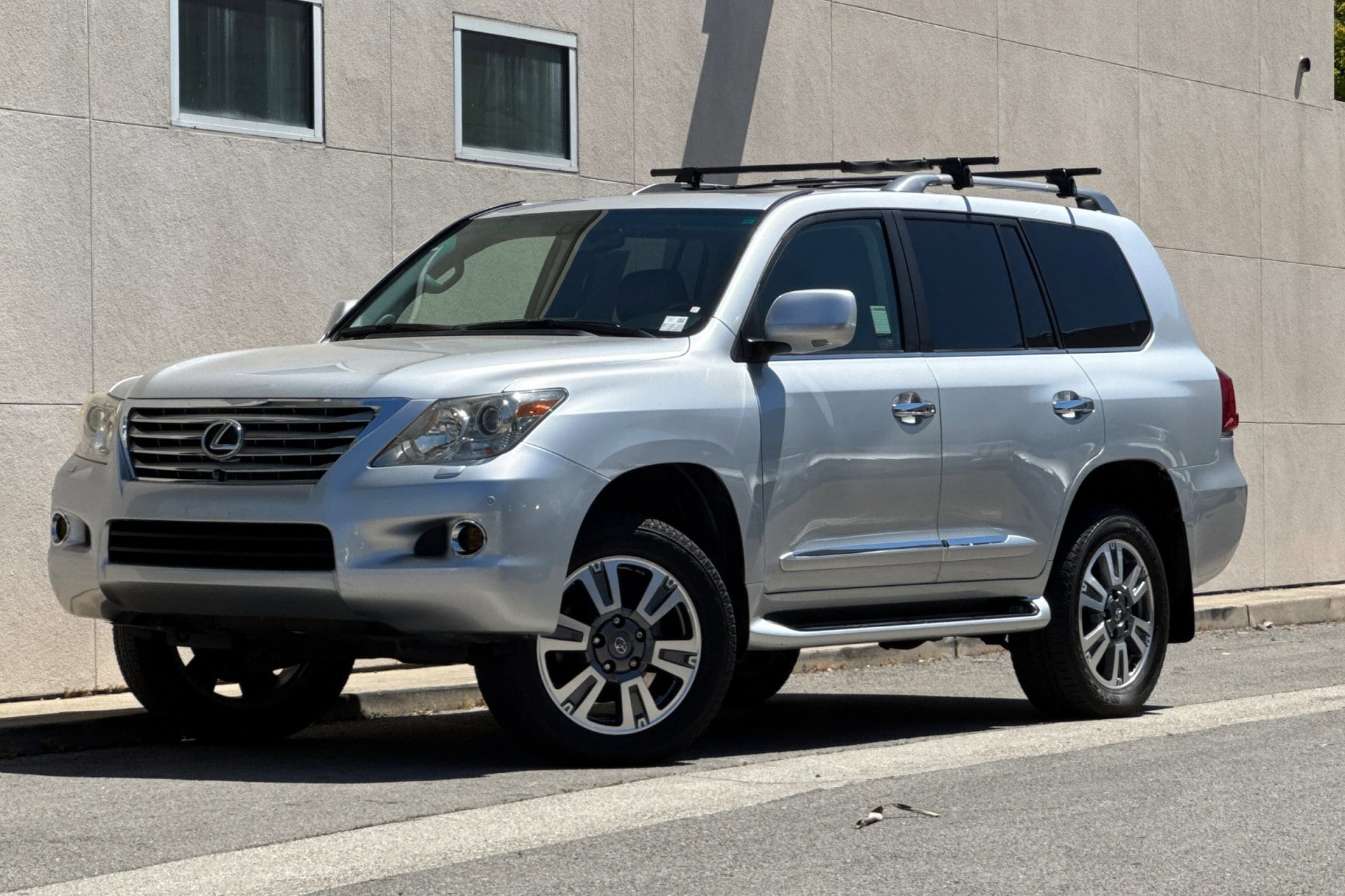 2010 Lexus LX 600 570's photo