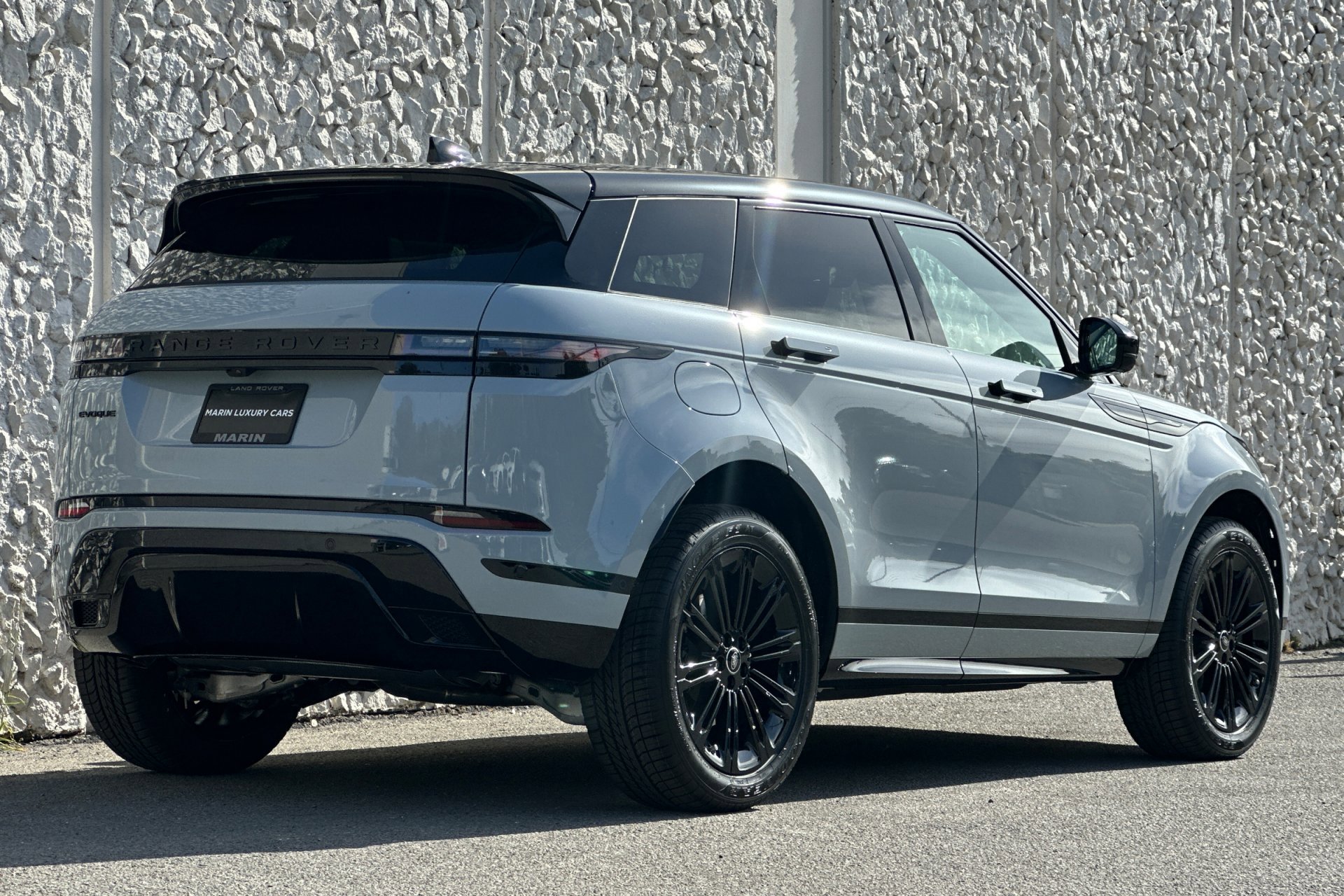 2026 Land Rover Range Rover Evoque Dynamic SE photo 2
