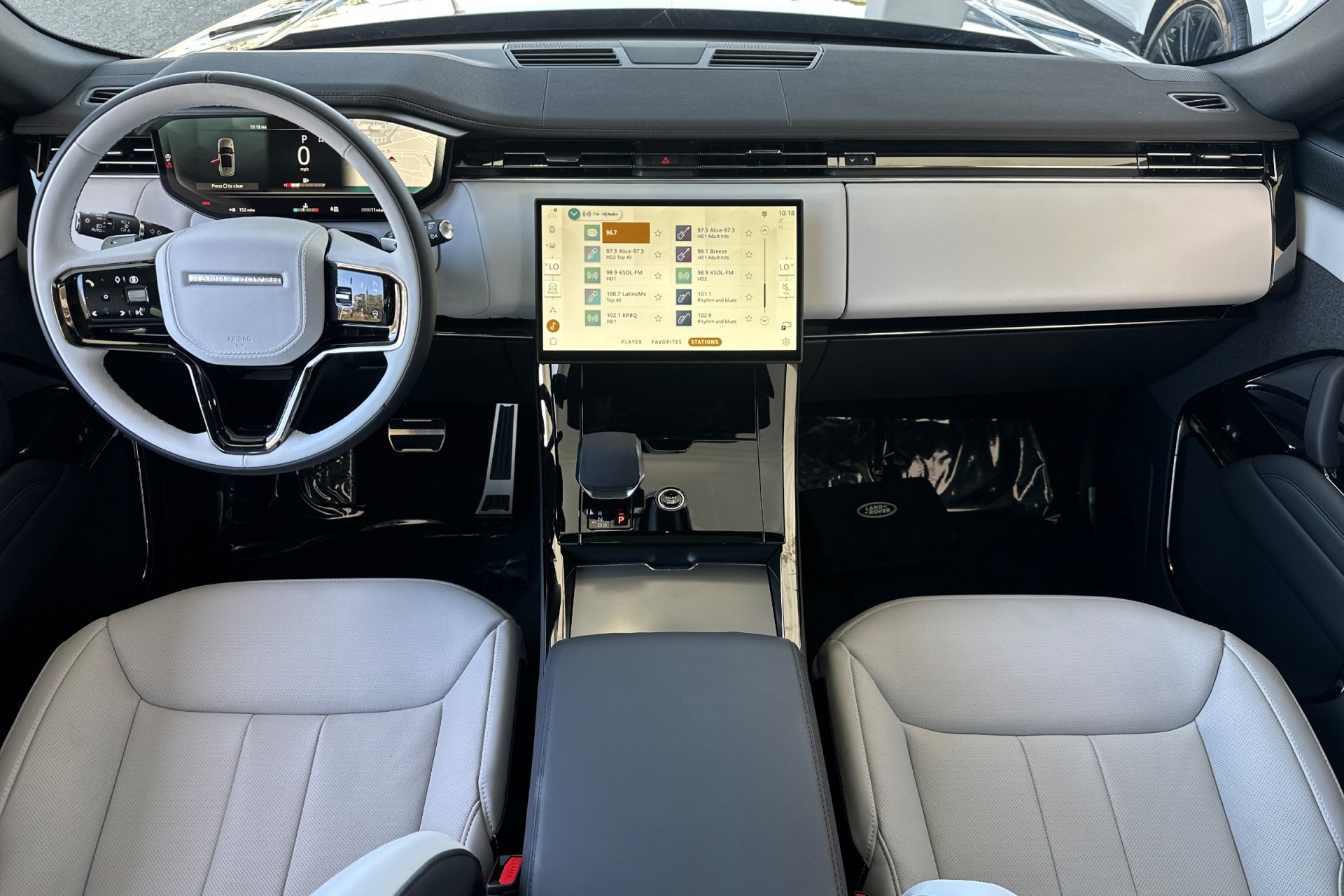 2025 Land Rover Range Rover Sport SE photo 3