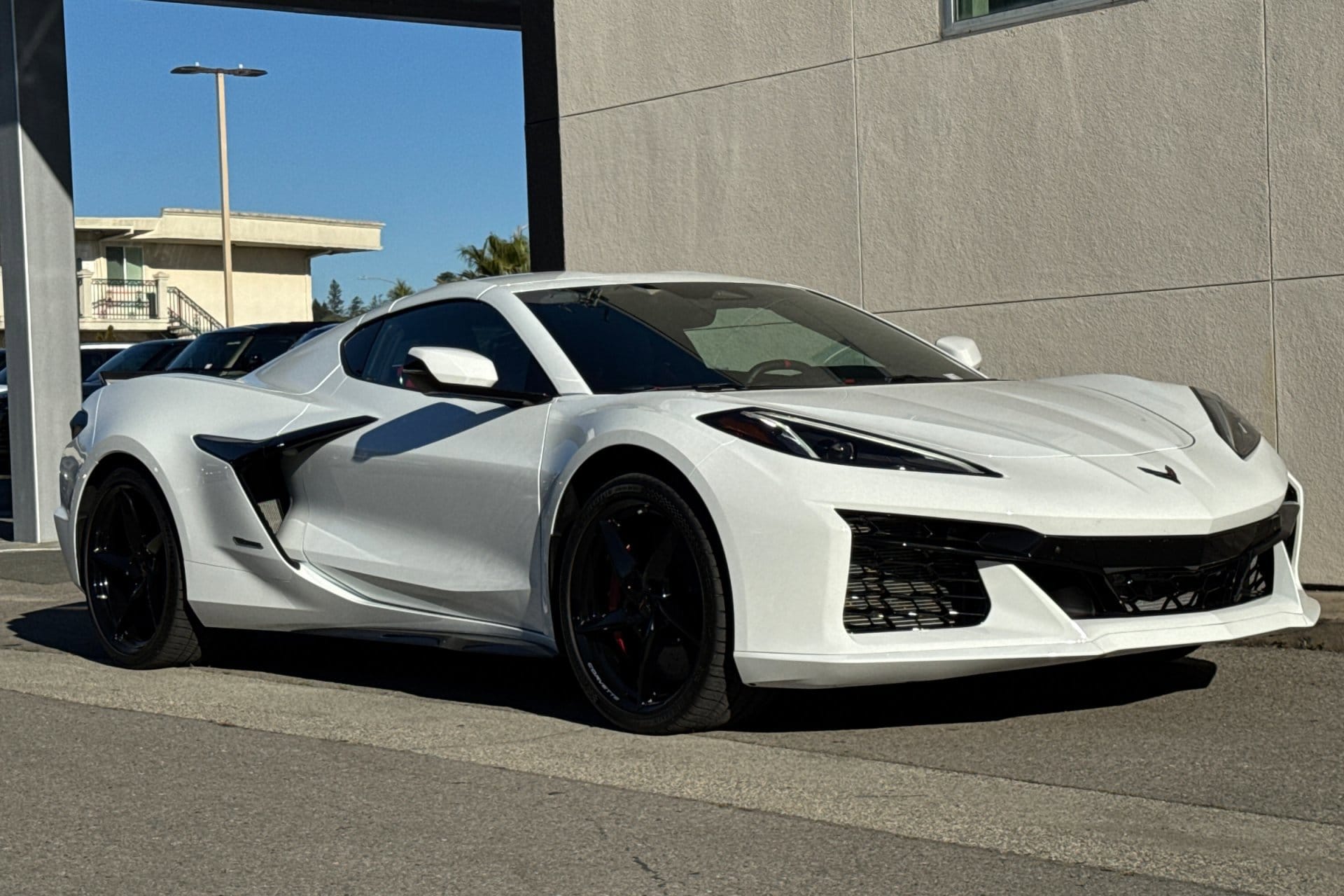 2025 Chevrolet Corvette E-RAY 2LZ photo 3