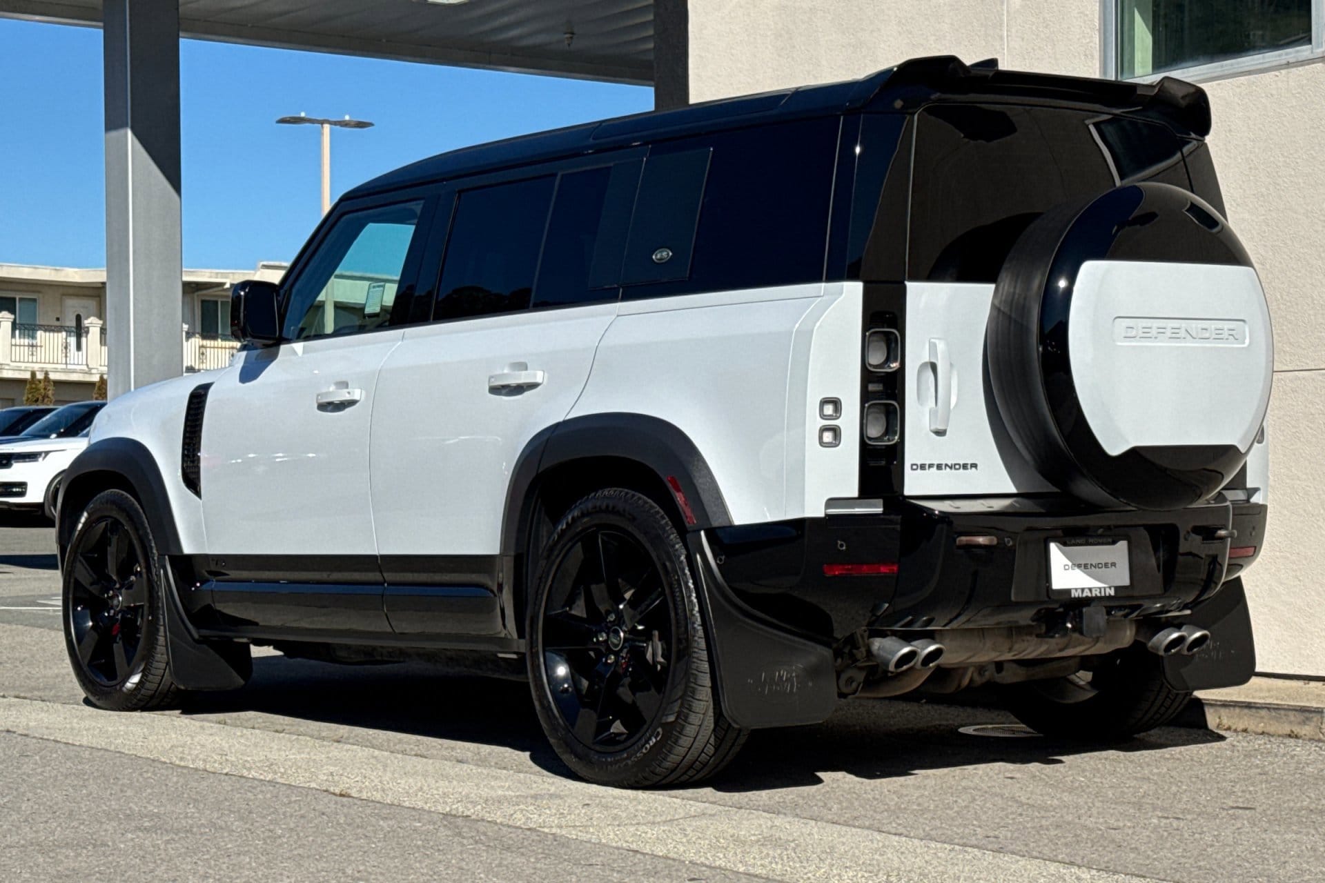 2023 Land Rover Defender V8 photo 5