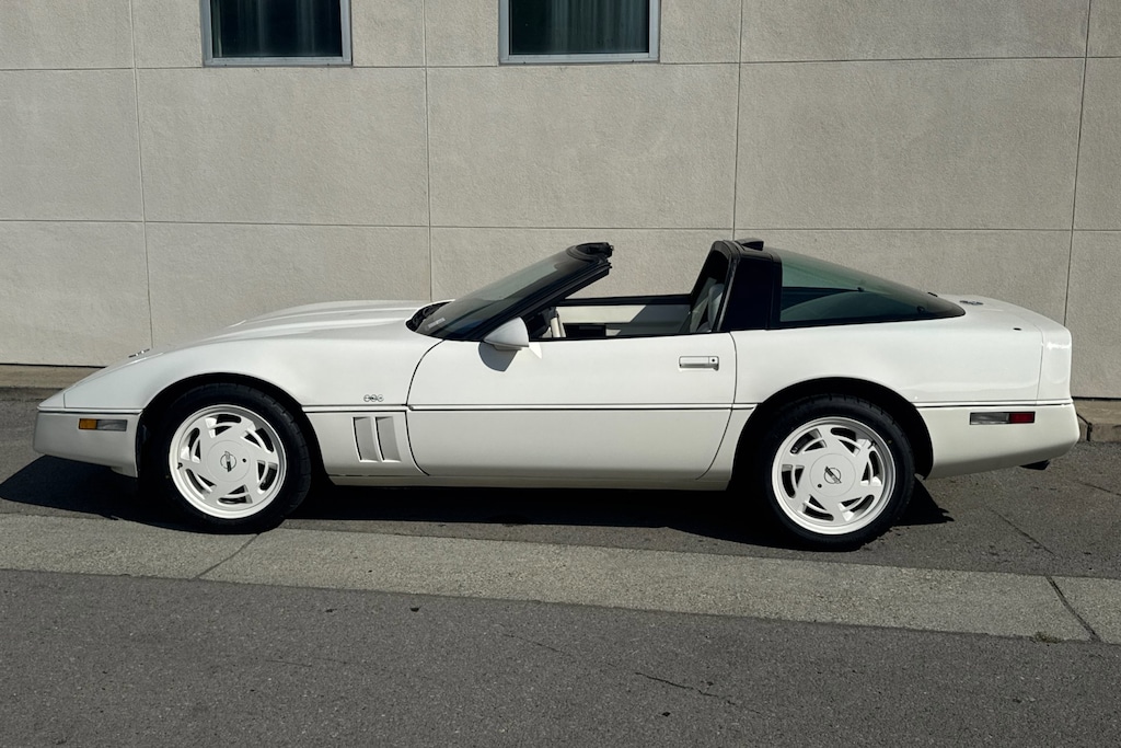 1988 Chevrolet Corvette 35th Anniversary Edition photo 4