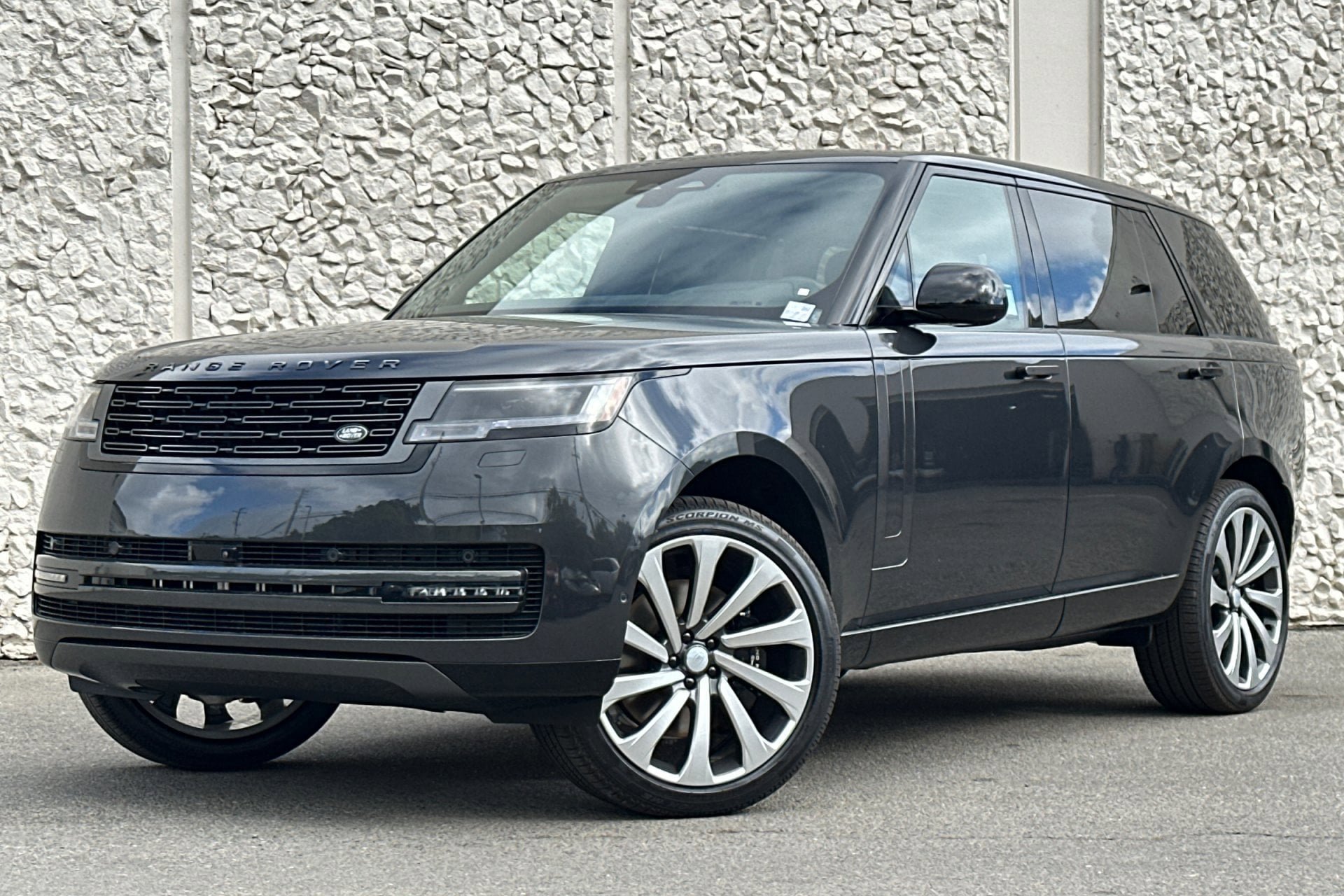 2025 Land Rover Range Rover SE's photo