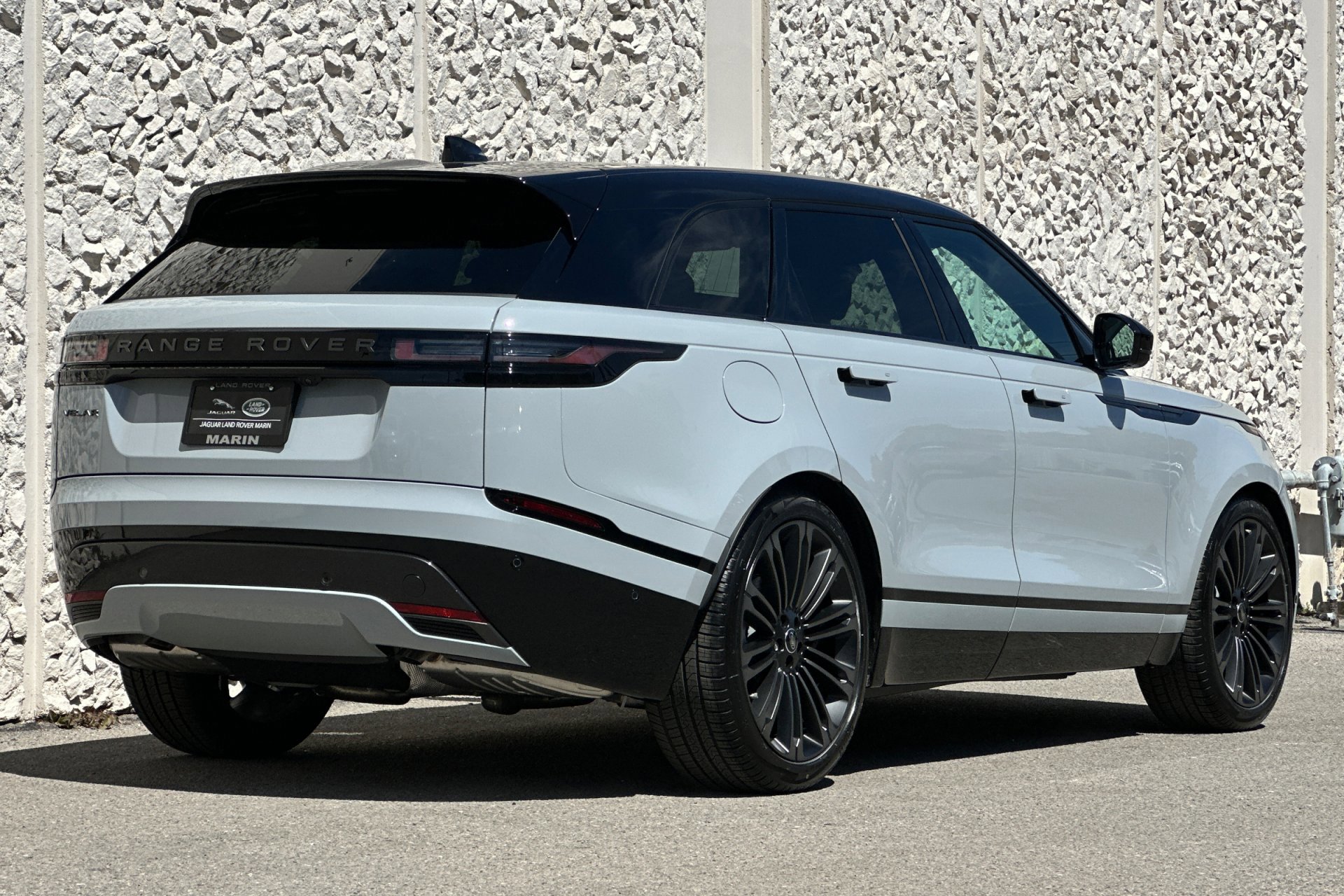 2026 Land Rover Range Rover Velar SE photo 2