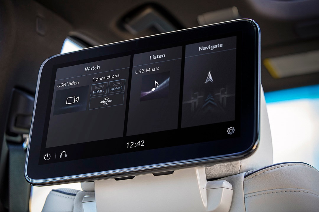 vue de l'un des écrans disponibles pour les passagers de la deuxième rangée à bord du Cadillac Escalade 2022