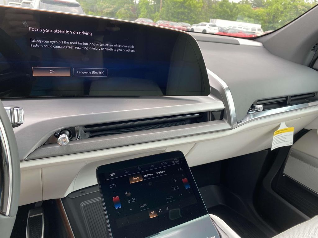 2026 Cadillac VISTIQ Luxury - Photo 14