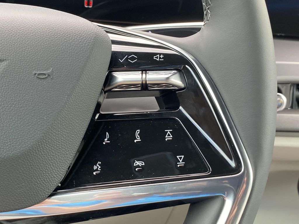 2026 Cadillac VISTIQ Luxury - Photo 18