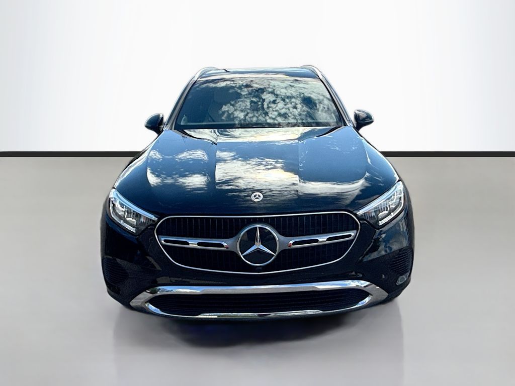 2024 Mercedes Benz GLC 300 photo 2