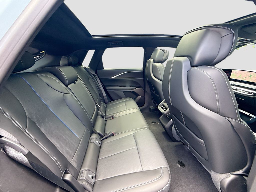 2025 Cadillac LYRIQ Sport 1 - Photo 28