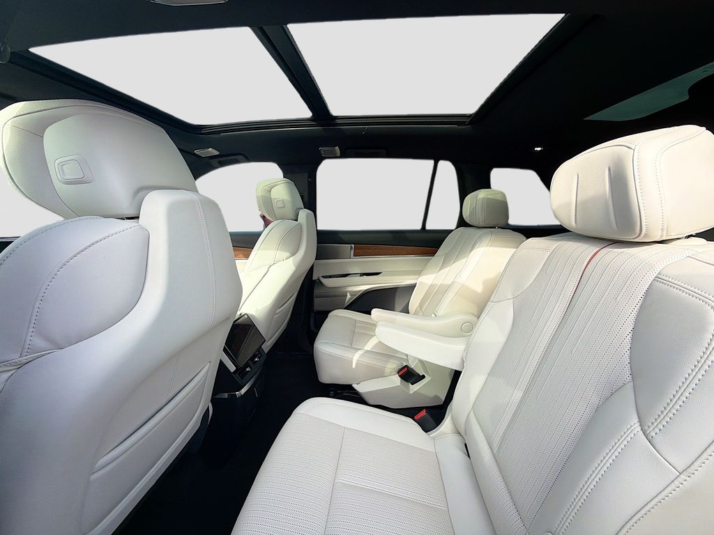 2026 Cadillac VISTIQ Sport - Photo 25