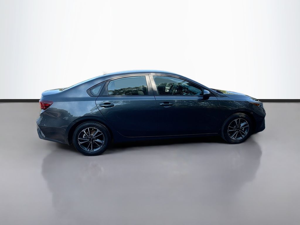 2024 Kia Forte LXS photo 4