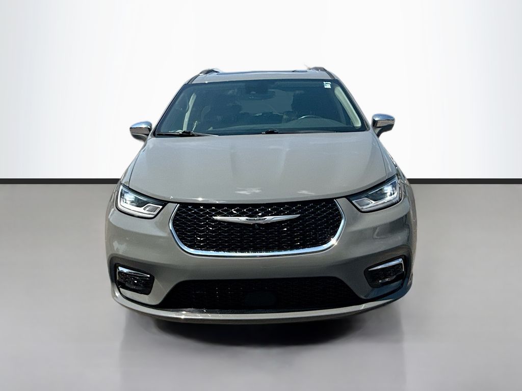 2022 Chrysler Pacifica Limited photo 2
