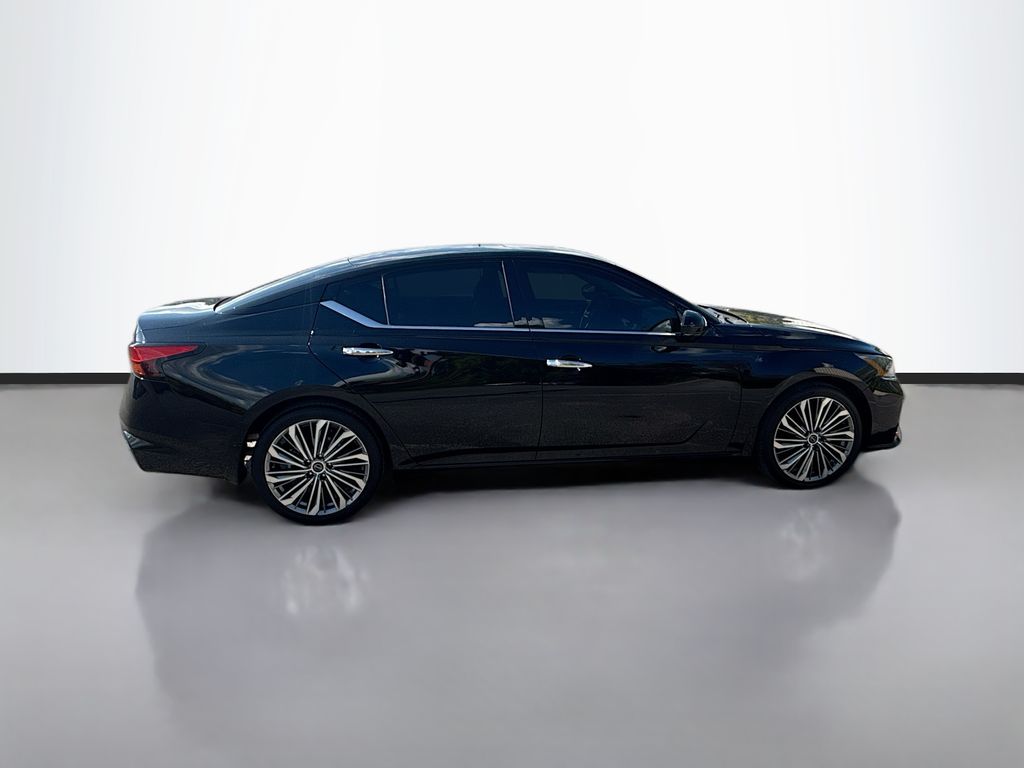 2025 Nissan Altima SL photo 4