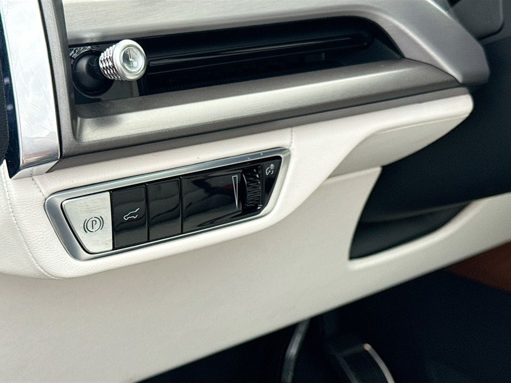 2026 Cadillac VISTIQ Sport - Photo 10
