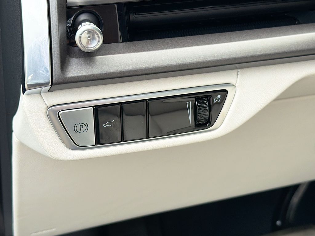 2026 Cadillac VISTIQ Sport - Photo 10