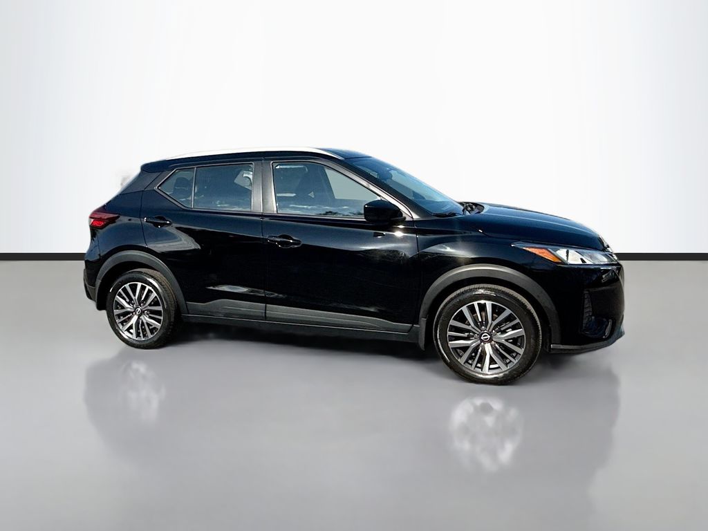 2023 Nissan Kicks SV photo 4