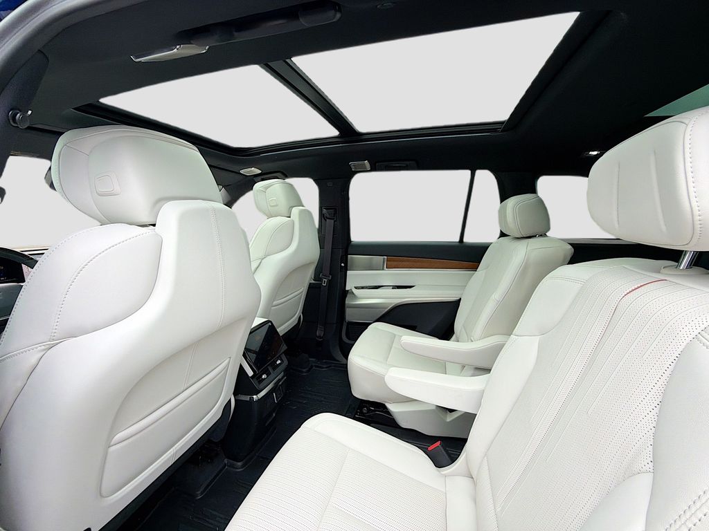 2026 Cadillac VISTIQ Sport - Photo 25