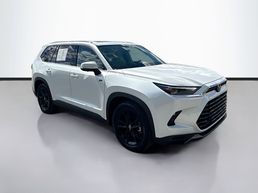 2025 Toyota Highlander Hybrid XLE photo 3