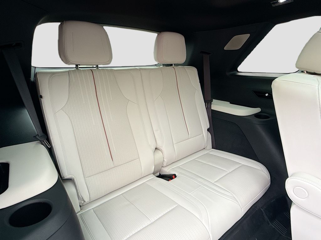 2026 Cadillac VISTIQ Sport - Photo 28