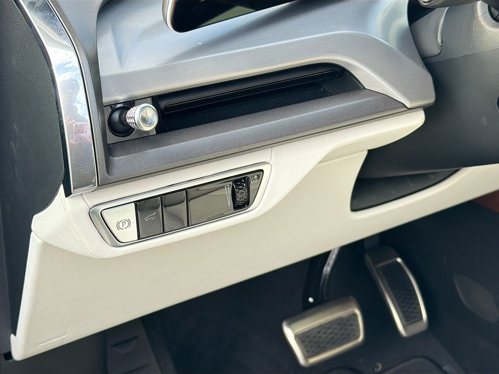 2026 Cadillac VISTIQ Sport - Photo 10
